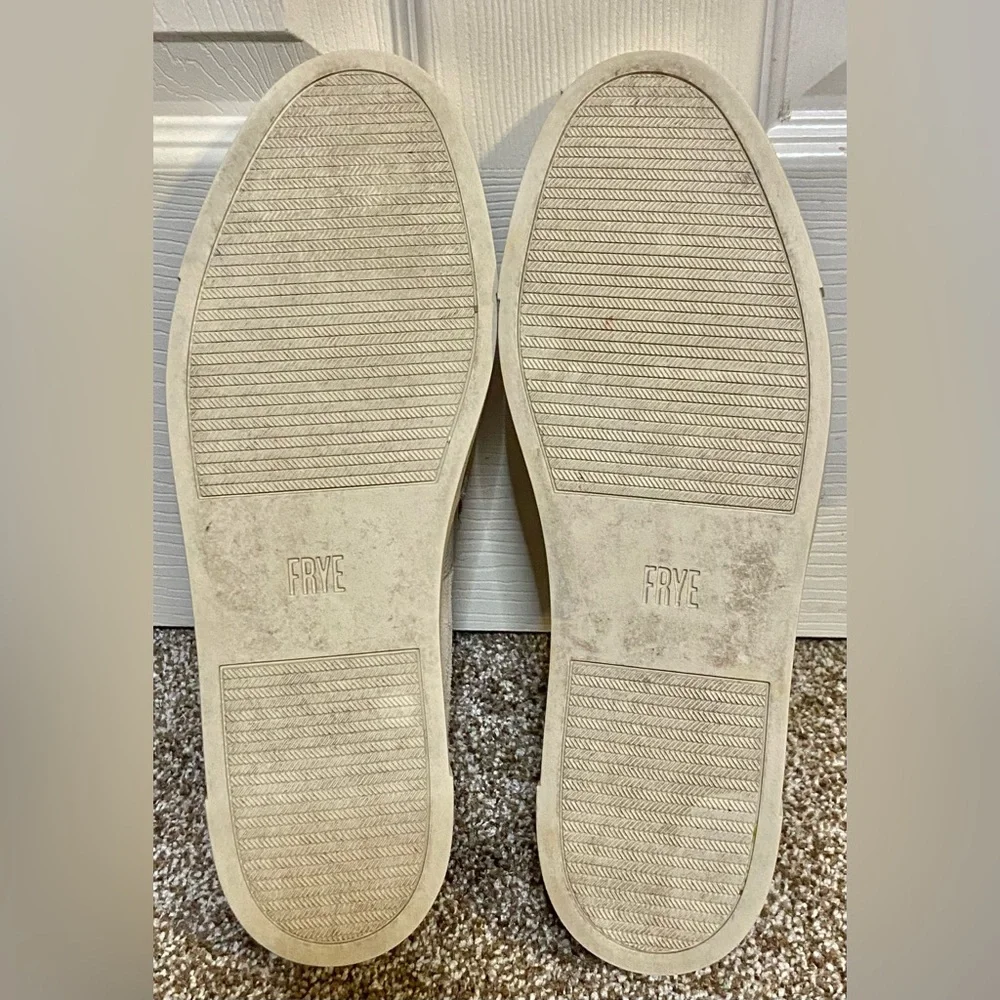 Frye women’s size 9.5 Gray leather scalloped slip on sneakers